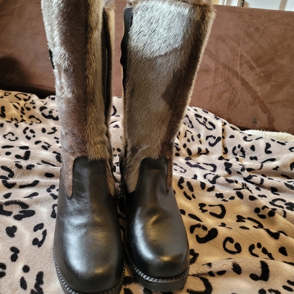 New leather and seal skin boots - Picture 2 of 6